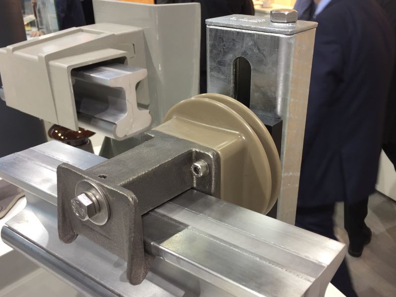 Dritte-Schiene-Isolator von GIPRO mit Klaue von Powerlines Products