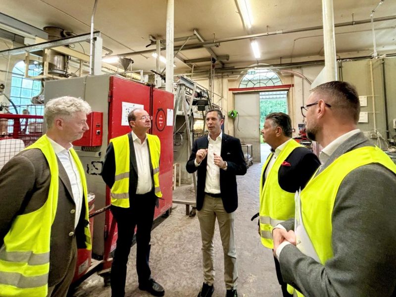 Besichtigung der Produktionshalle mit der Wirtschaftskammer