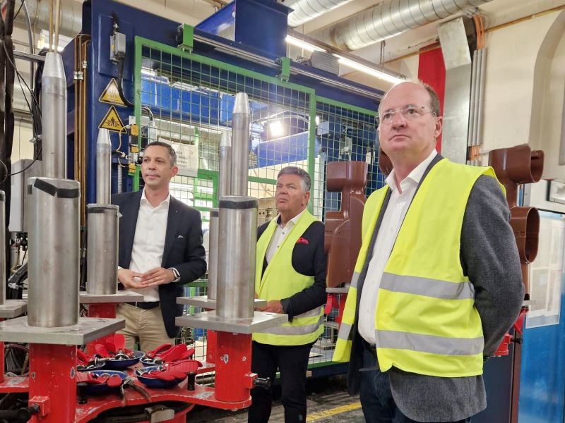 Besichtigung der Produktionshalle mit der Wirtschaftskammer