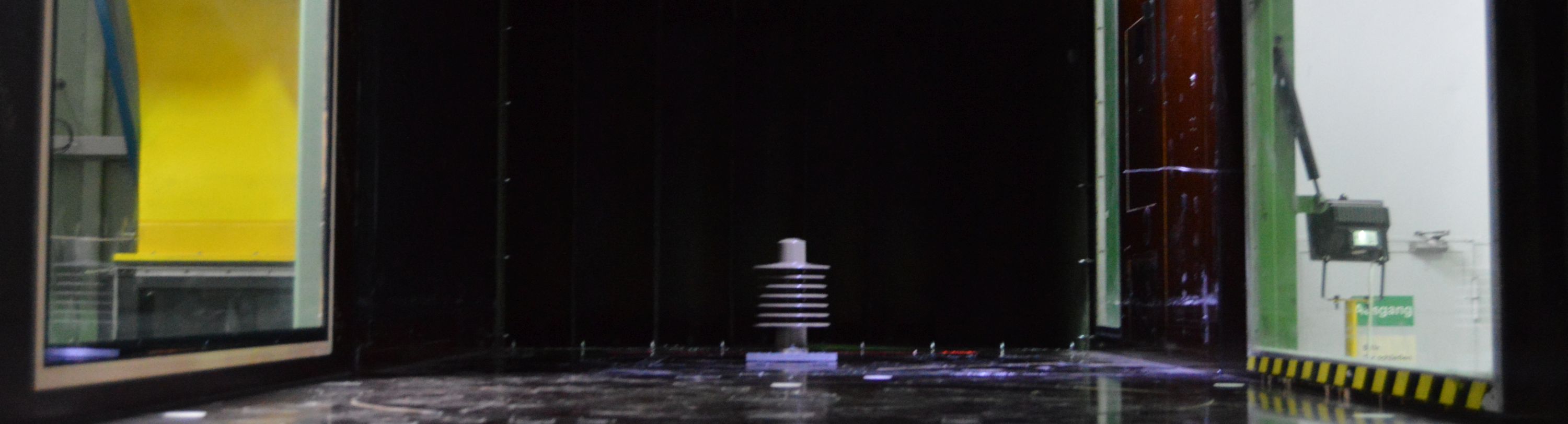 Roof-mounted insulators in wind channel